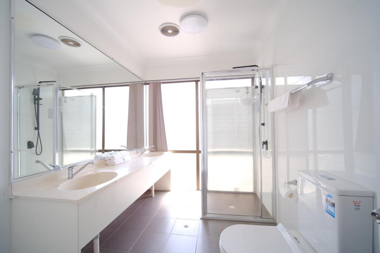 Lakeside Inn Wollongong Primbee Экстерьер фото