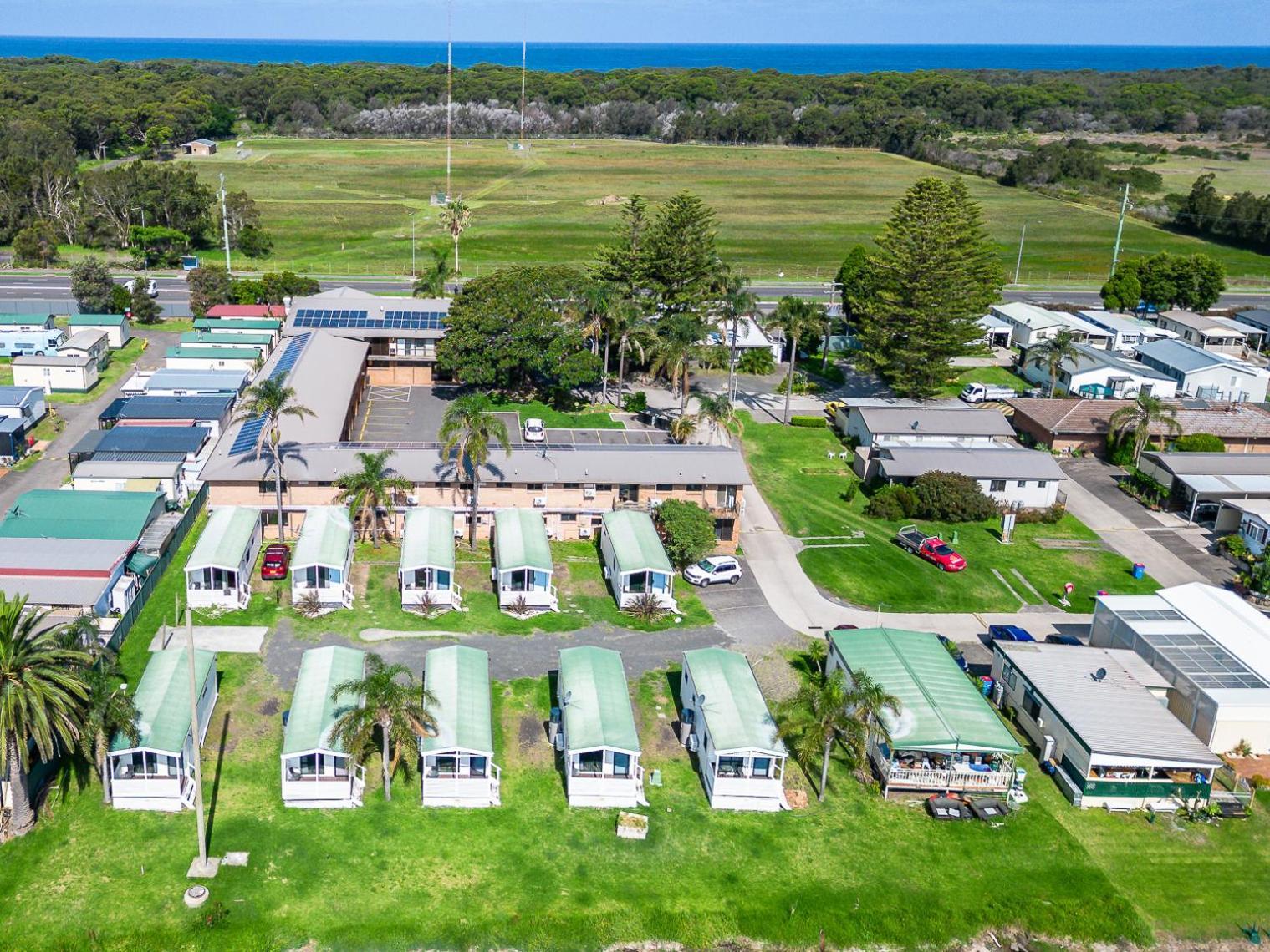 Lakeside Inn Wollongong Primbee Экстерьер фото