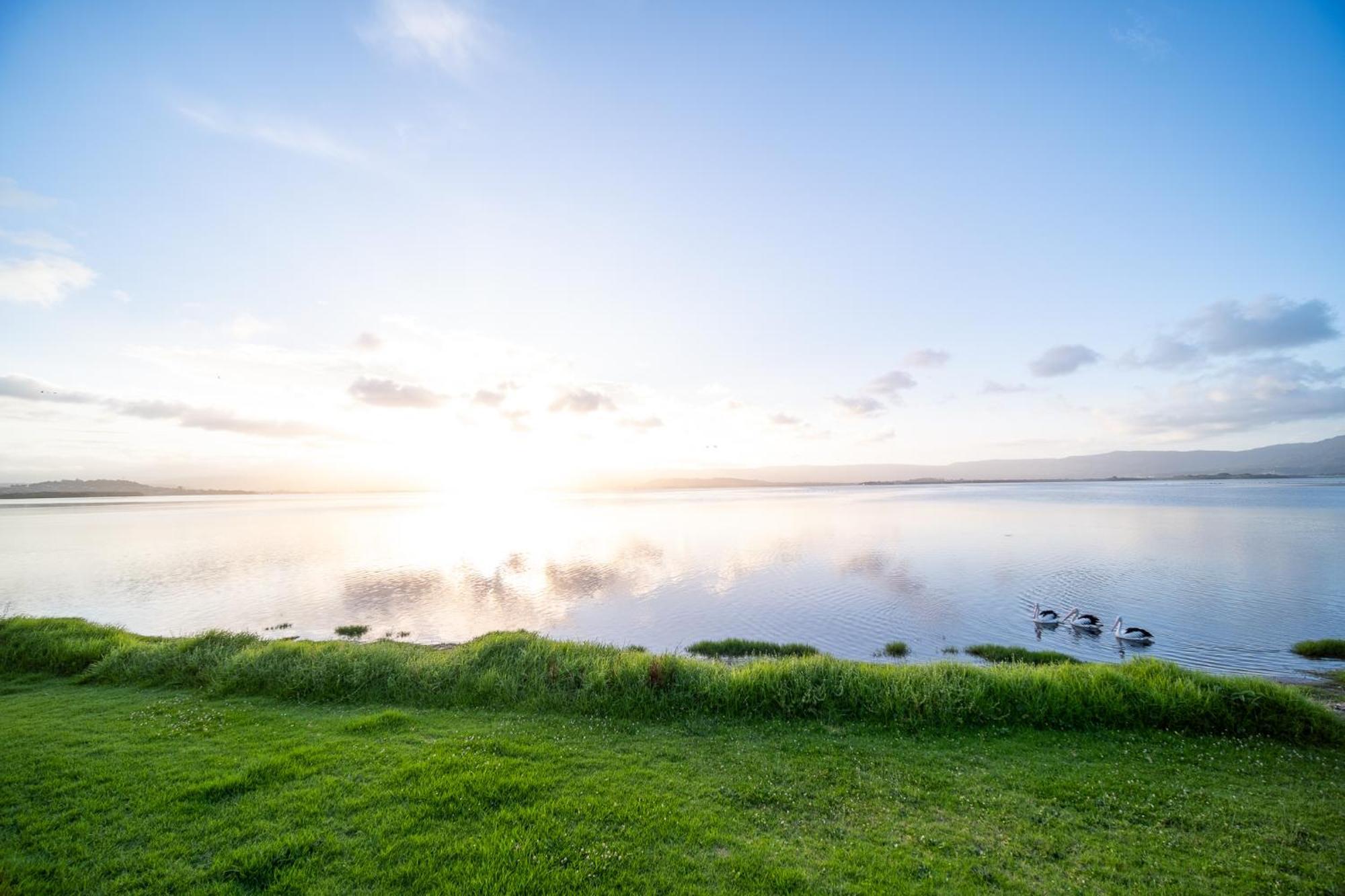 Lakeside Inn Wollongong Primbee Экстерьер фото