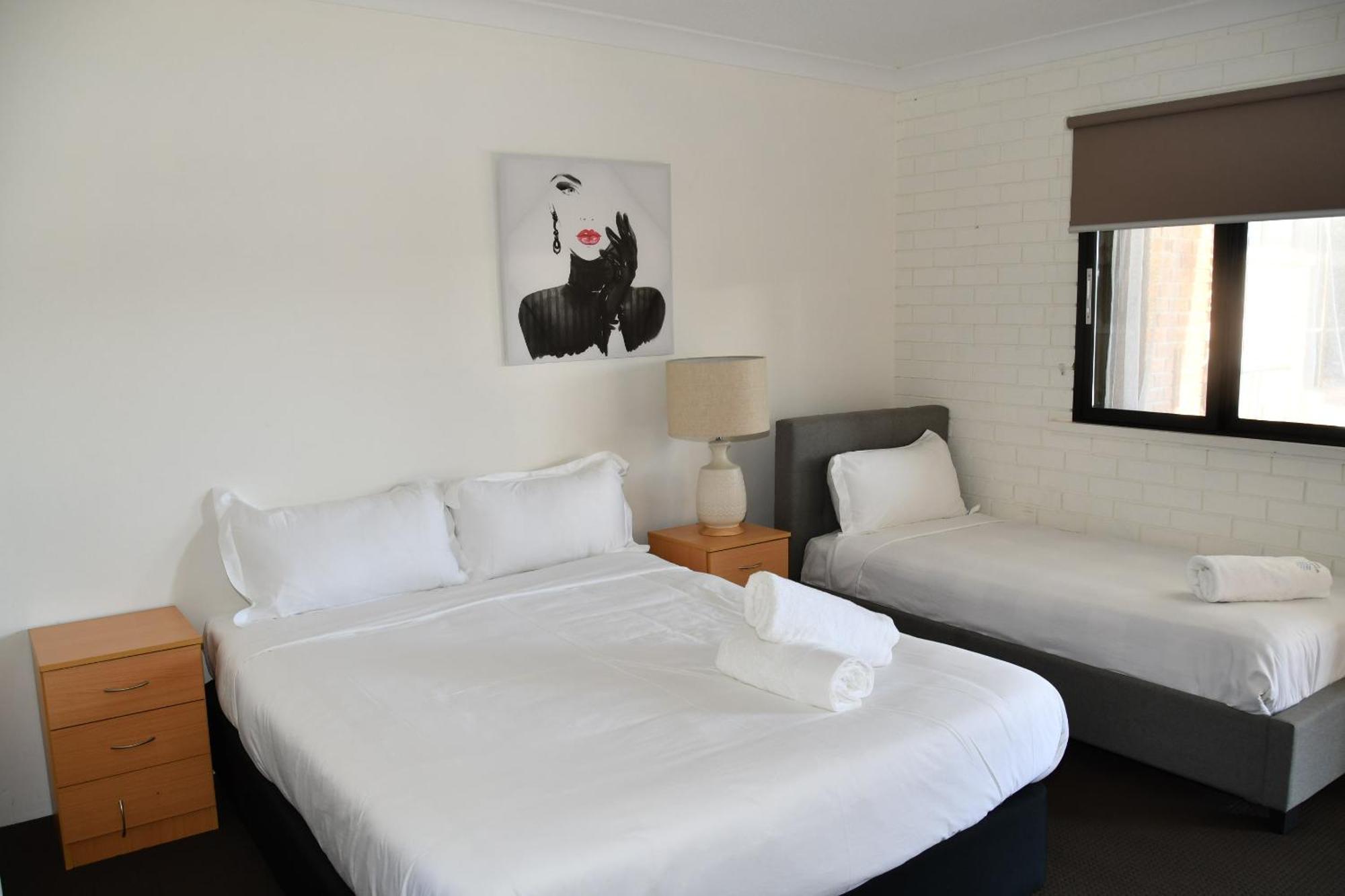Lakeside Inn Wollongong Primbee Экстерьер фото