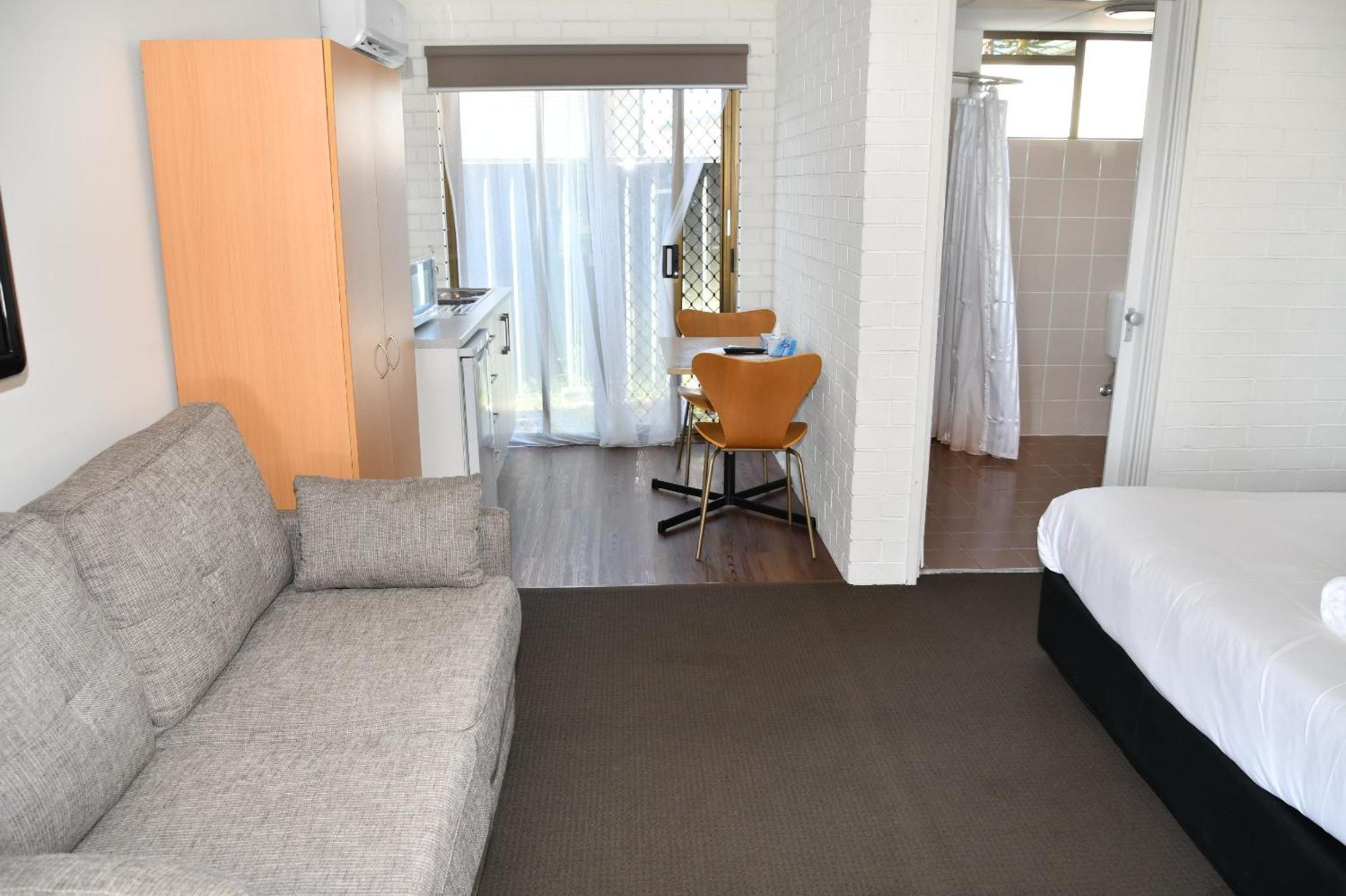 Lakeside Inn Wollongong Primbee Экстерьер фото